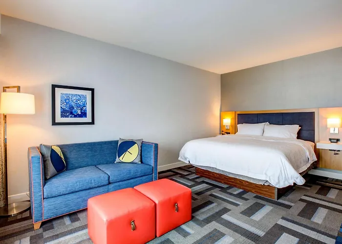 Hampton Inn & Suites Boston/Waltham